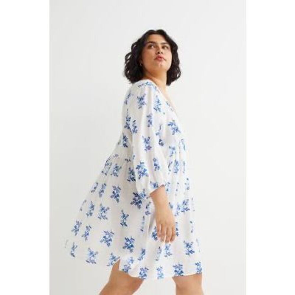 ✨H&M V neck Floral Sheer Sz Large dress✨